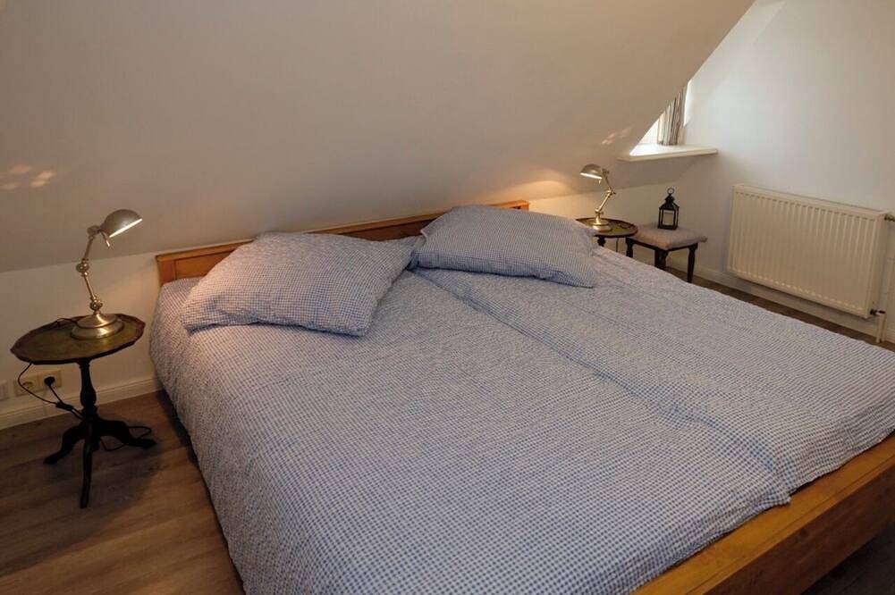 Ganze Wohnung, Alte Stellmacherei „Päl“|Historisches Reetdachhaus in Pellworm, Nordseeküste