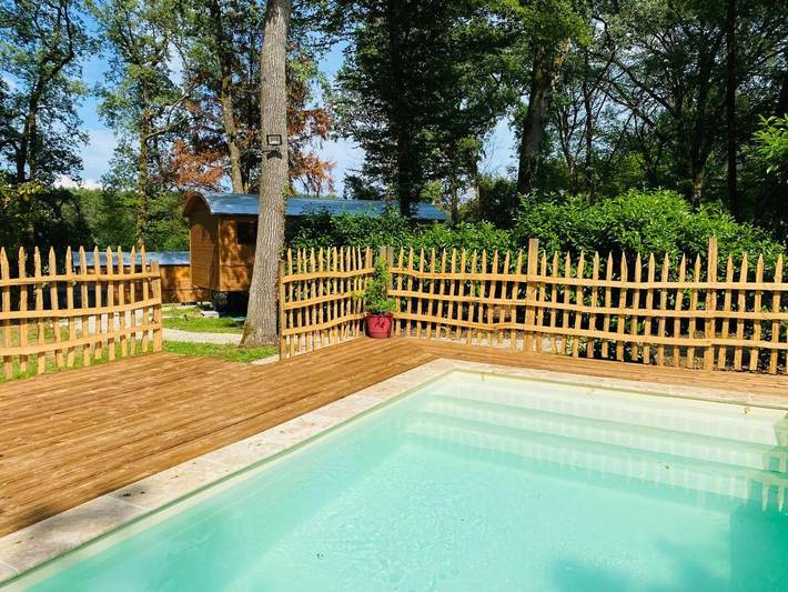 Maison d’hôte pour 4 personnes, avec Jacuzzi et Terrasse ainsi que Jardin et Piscine