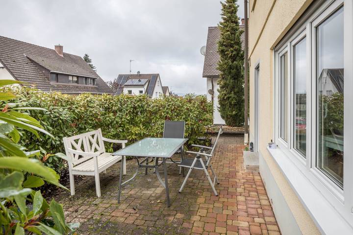 Ganze Wohnung, Haustierfreundliche Ferienwohnung Holly mit Wlan und Terrasse in Ebringen, Südschwarzwald