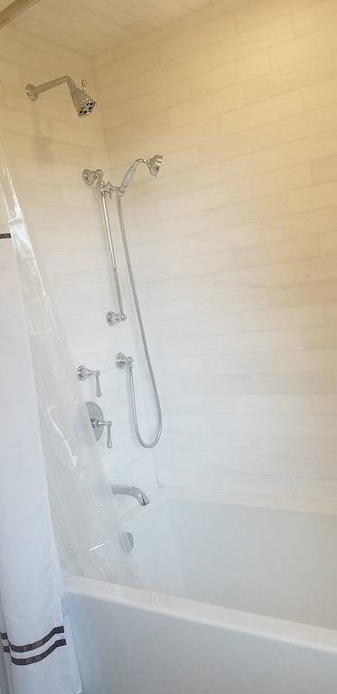 Vacation rental for 6 people, with yard and hot tub in Middletown