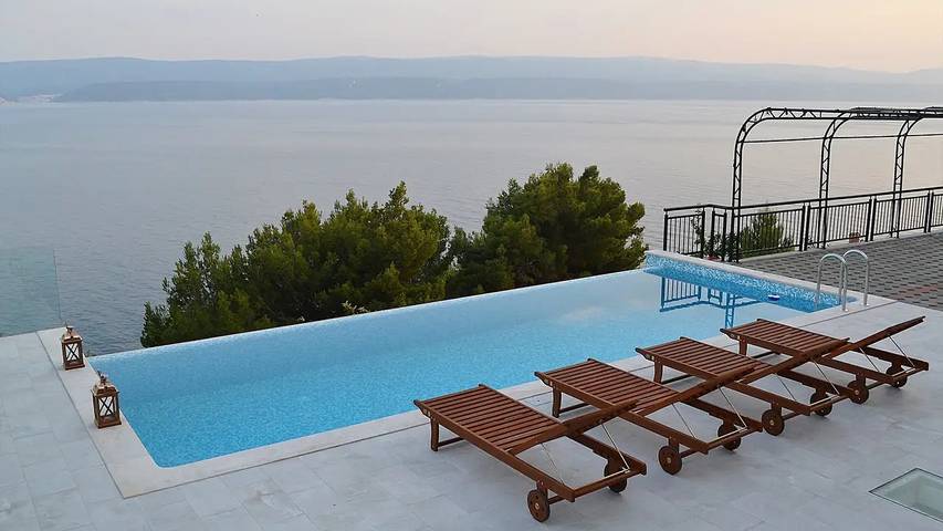 Ferienwohnung für 5 Personen, mit Pool und Balkon