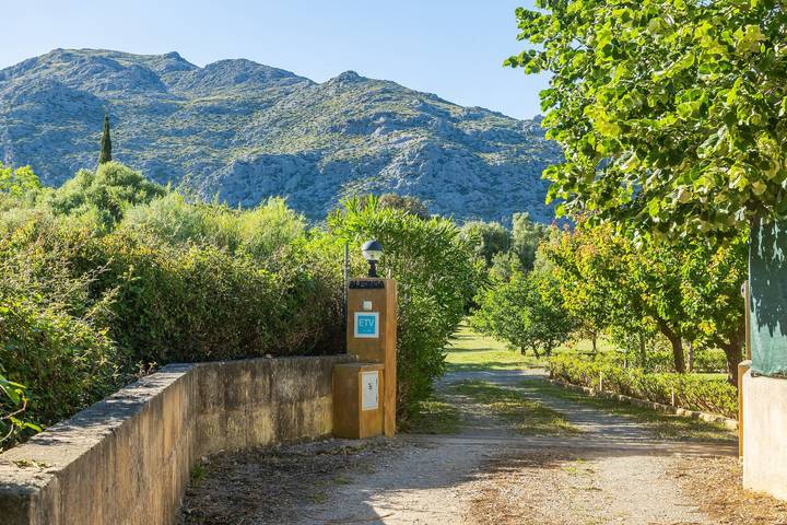 Villa 'Alfonsa' com vista para a montanha, Wi-Fi e ar condicionado in Torrent de la Vall d'en Marc, Pollença