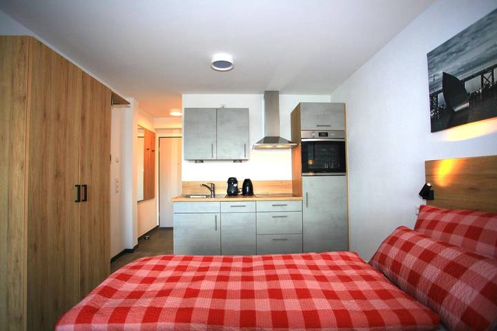 Ganze Wohnung, Apartment mit Teil-Seeblick in Badestrand Bodensee Yachtclub Überlingen, Überlingen
