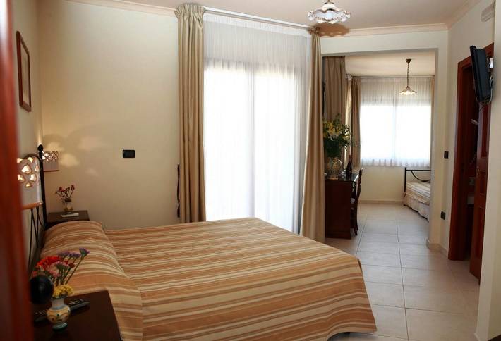 Chambre d’hôte pour 2 personnes, avec jacuzzi ainsi que piscine et jardin, animaux acceptés à Giardini-Naxos - 3