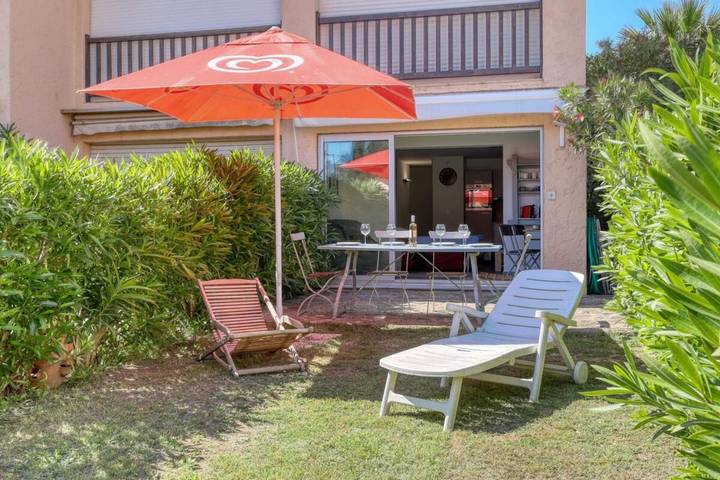 Appartement de vacances pour 3 personnes, avec Balcon et Terrasse ainsi que Jardin et Piscine