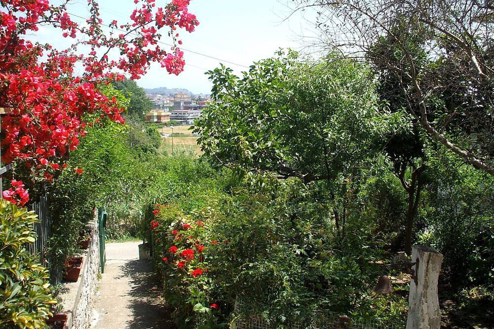 Bonito apartamento con jardín con vistas al mar in Scauri, Provincia de Latina