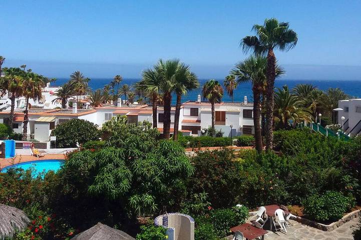 Ferienwohnung für 3 Personen, mit Balkon und Pool sowie Whirlpool und Garten in Playa del Águila