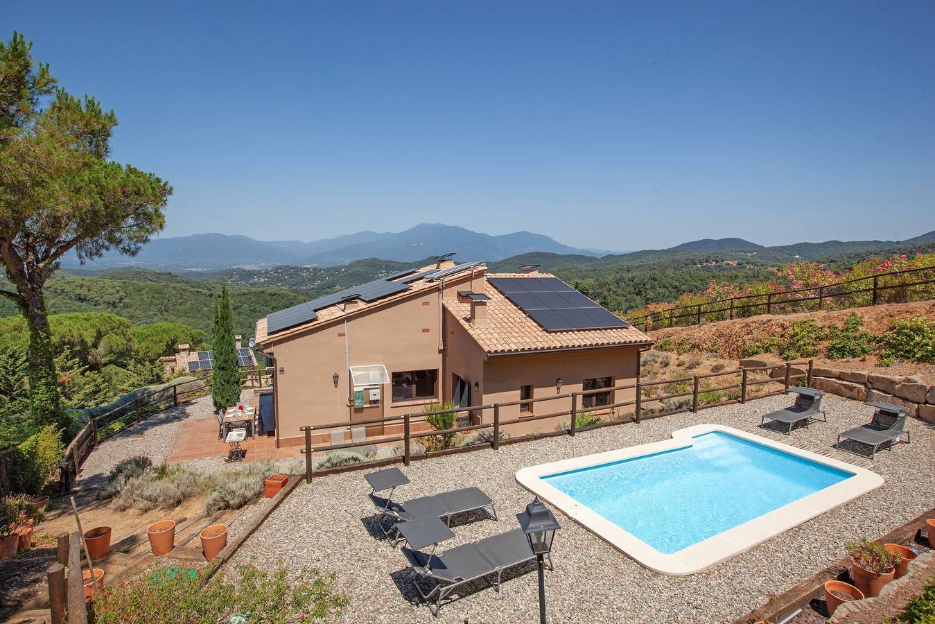 Villa 'Vora Cel' con vistas a la montaña, piscina privada y Wi-Fi in Vallgorguina, Costa del Maresme