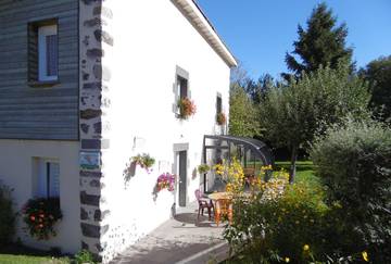 Gîte pour 8 personnes, avec jardin et terrasse dans le Puy-de-Dôme
