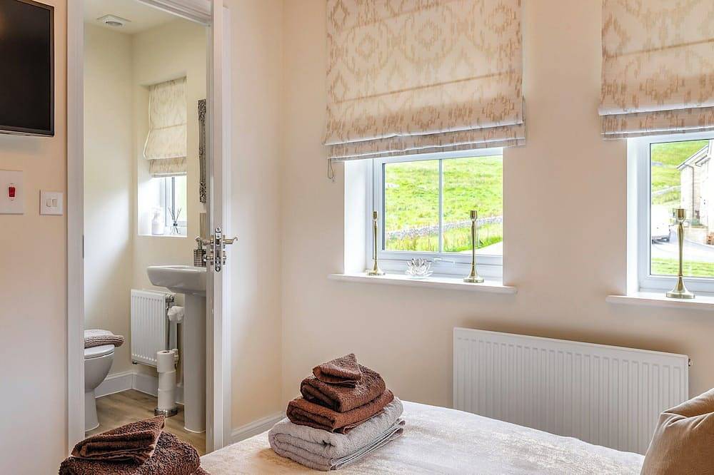 3 bedroom accommodation in Buxton in Derbyshire