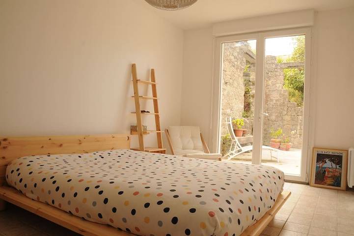 Location de vacances pour 2 personnes, avec terrasse et jardin à Plougasnou - 2