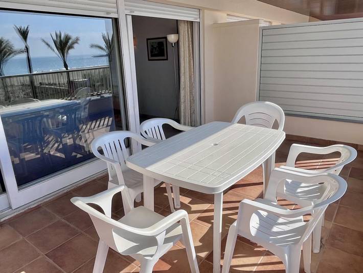 Ganze Ferienwohnung, Großzügige Ferienwohnung direkt am Meer mit traumhaftem Ausblick in Platja de l'Estany - el Mas Mel (Calafell), Calafell