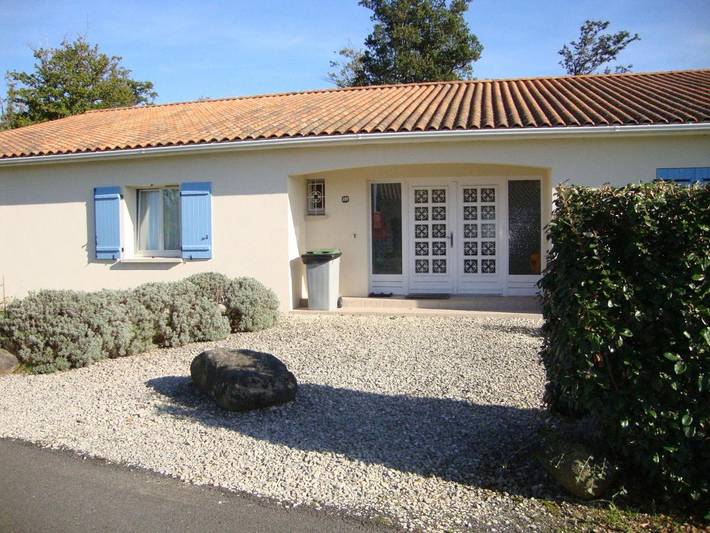 Location de vacances pour 8 personnes, avec jardin ainsi que piscine et vue à Écuras - 2