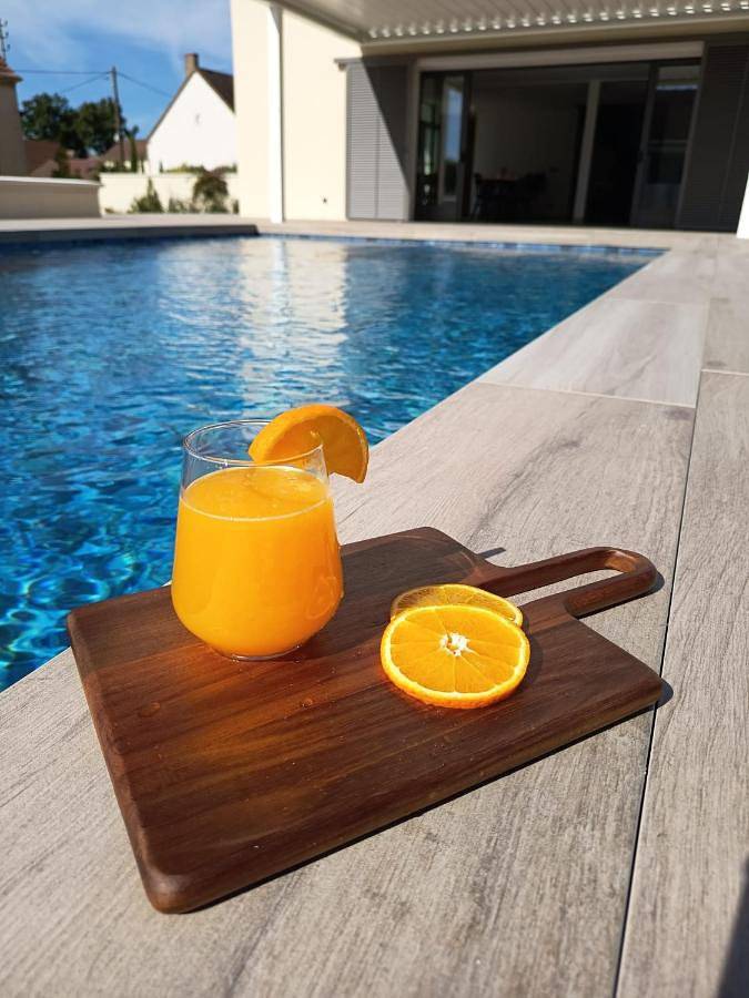 Hôtel pour 2 personnes, avec piscine et vue ainsi que jardin et sauna à Les Maillys - 3