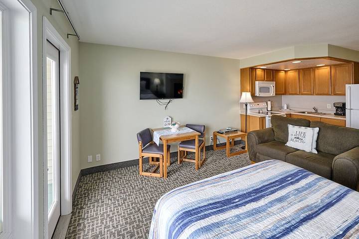 Vacation rental for 2 people, with hot tub and balcony as well as pool in Oregon Coast