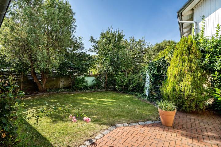 Holiday Home 'Ferienhaus Sommerrose' with Private Terrace, Private Garden and Wi-Fi in Oberuckersee, Uckermark region