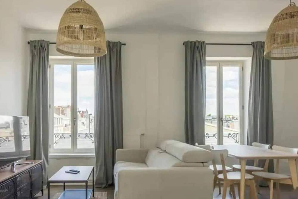 Entire apartment, Le Chatelet in Orléans, Loire Valley
