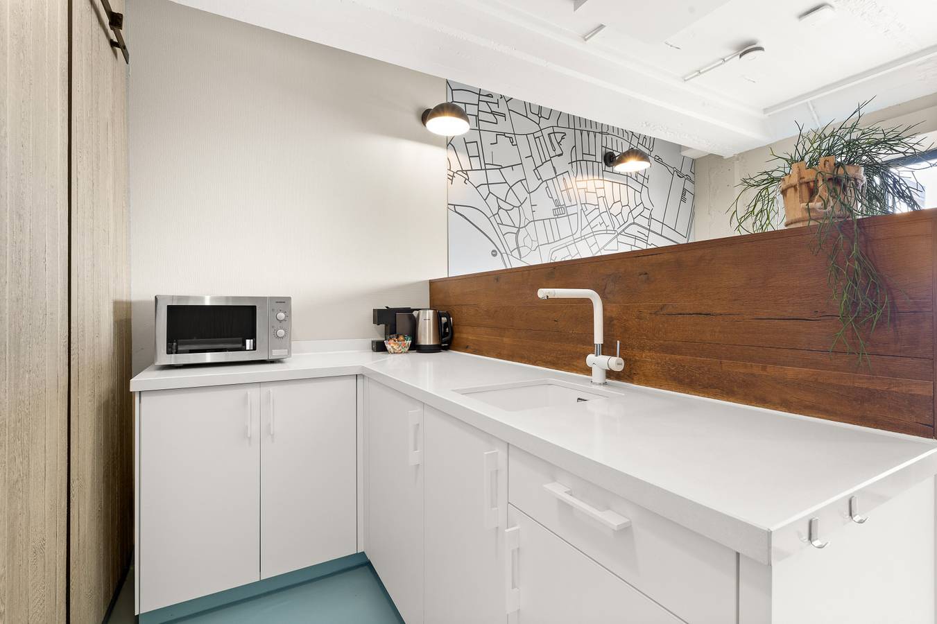 Entire apartment, Sleep on the beach in a beautiful 4-bed beach room in Vlissingen with private terrace in Vlissingen, Walcheren