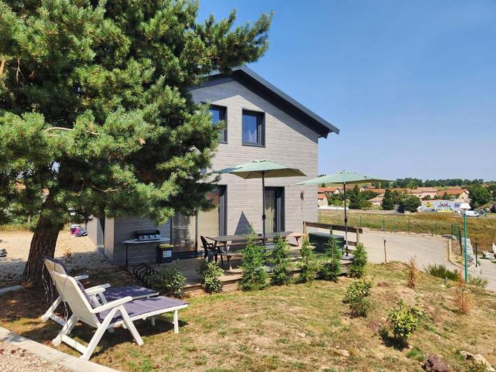 Location de vacances pour 10 personnes, avec jardin ainsi que terrasse et vue à Coucouron - 3