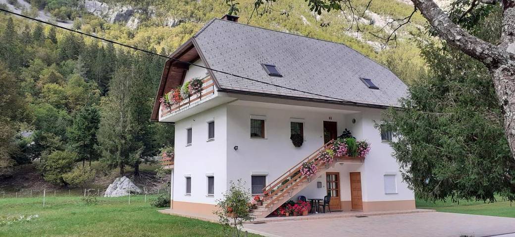 Gîte pour 4 personnes, avec vue et jardin dans Soča