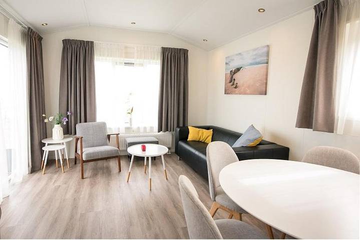 Camping für 5 Personen, mit Terrasse und Pool sowie Ausblick auf Ameland