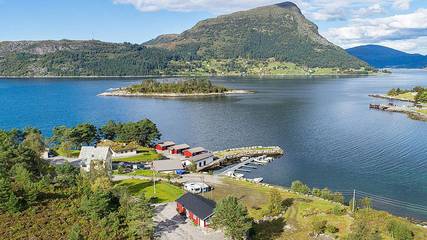 Ferienwohnung für 3 Personen, mit Ausblick und Garten in Selje
