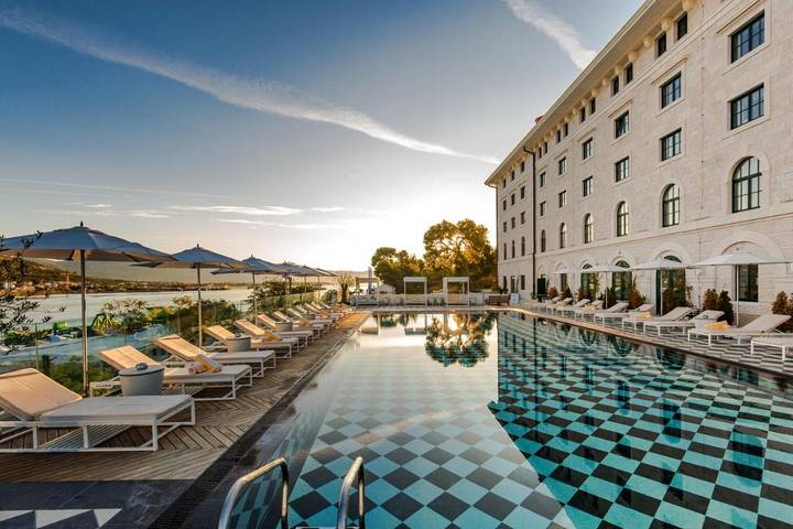 Hôtel pour 2 personnes, avec jardin et piscine ainsi que jacuzzi et sauna