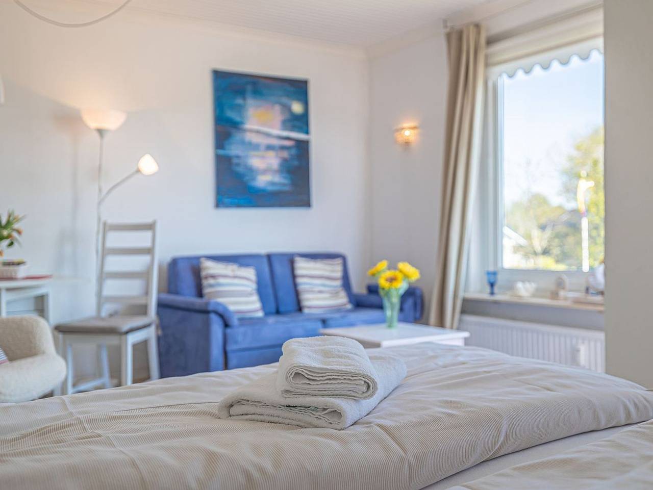Ganze Ferienwohnung, - Sonne und Meer (App. 16) - Sonne und Meer - Studioapartment mit Meerblick - Aufzug im Haus in Glücksburg, Flensburger Förde