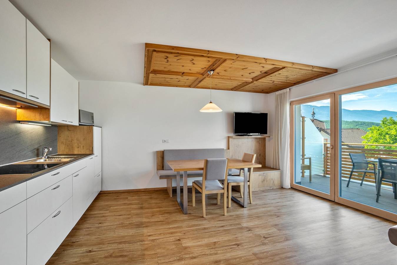 Ganze Wohnung, Ferienwohnung 'Edelweiß' mit Bergblick, Gemeinschaftsgarten und Wi-Fi in Raas, Natz-Schabs