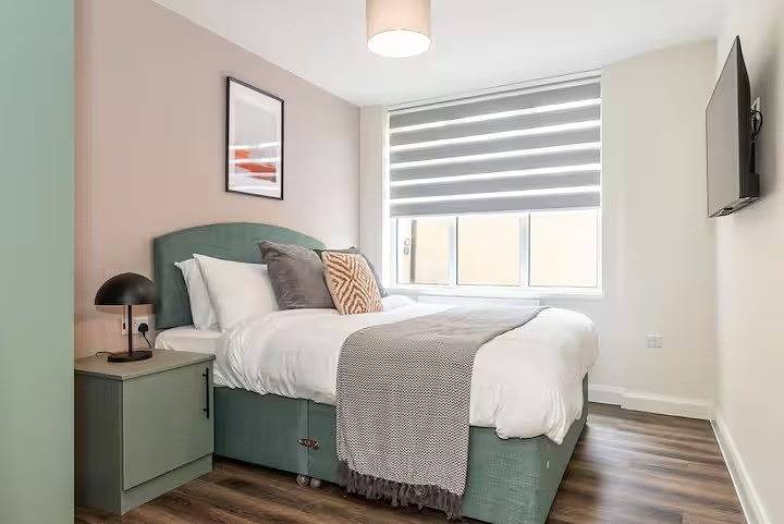 Entire holiday apartment, Den 5 - Modern Studio Close to Lcfc Stadium in Leicester, Heart of England