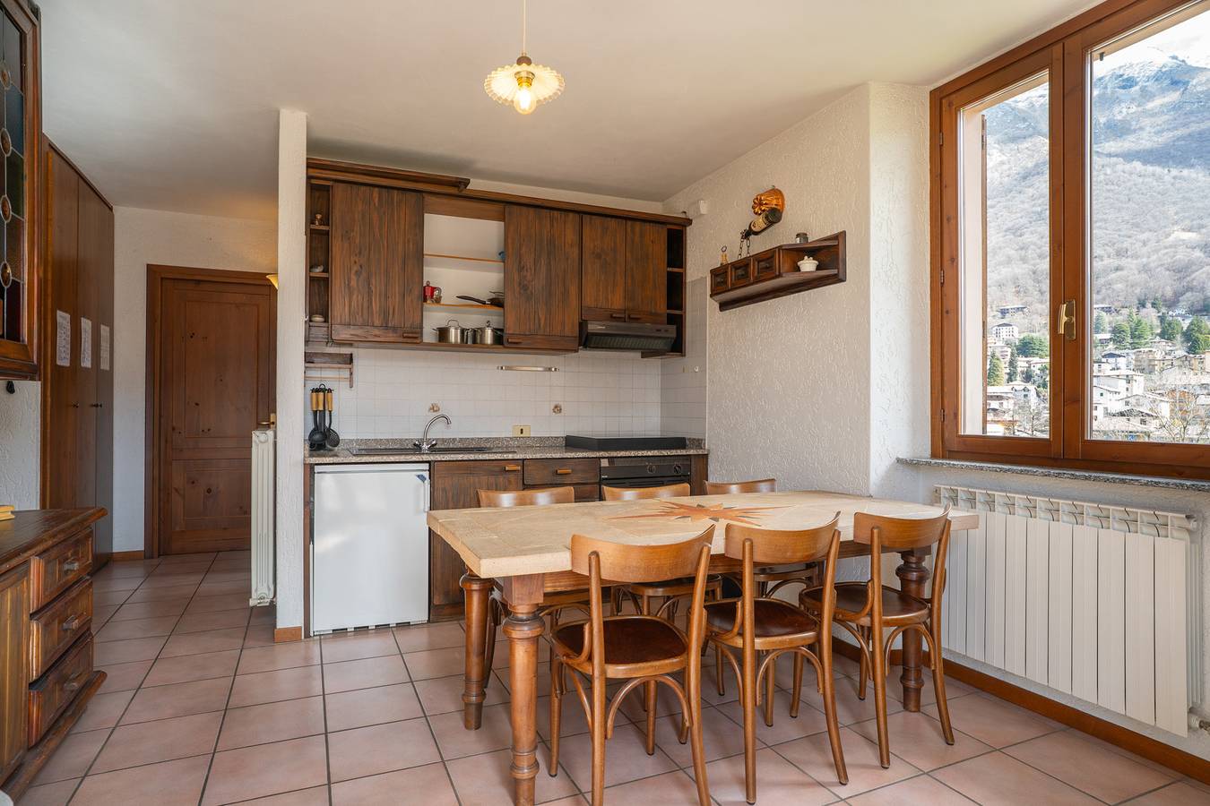 Appartamento intero, Mountain lodging with fireplace and mountain view in Barzio, Comune di Barzio