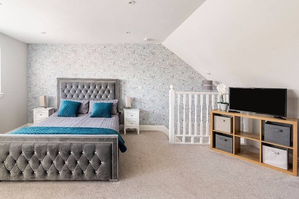 Luxury 4 bed 5 baths house ,free parking, wifi in Oxford, Oxfordshire