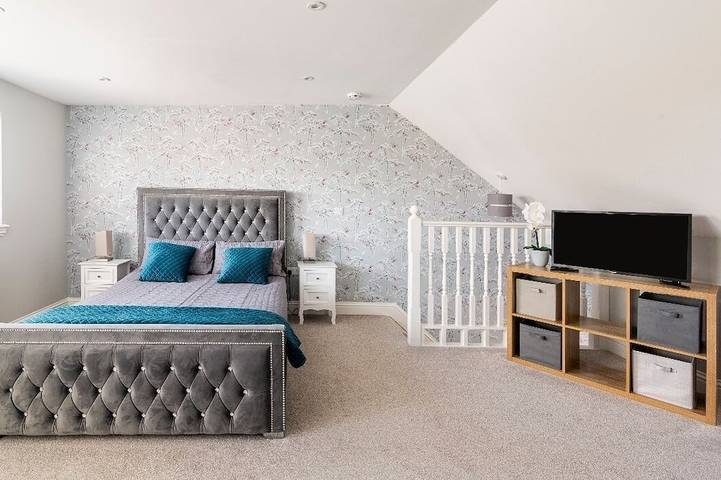 Luxury 4 bed 5 baths house ,free parking, wifi in Oxford, Oxfordshire