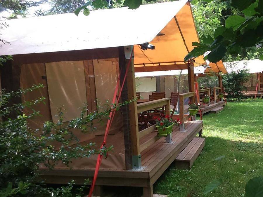 Flower Camping De la Plage - Tent 5 persons - Eden Standard 30m² 2 bedrooms - no bathroom + View of the Lot + covered terrace 11.5m². in Saint-Cirq-Lapopie, Causses du Quercy Regional Nature Park