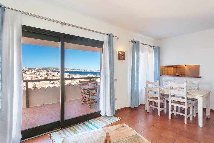 Appartamento intero, Trilocale in centro con vista mare in Palau (villaggio), Palau (Sardegna)