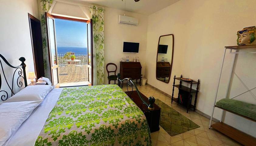 Chambre d’hôte pour 3 personnes, avec Balcon et Terrasse ainsi que Jacuzzi et Jardin à Aci Castello - 3