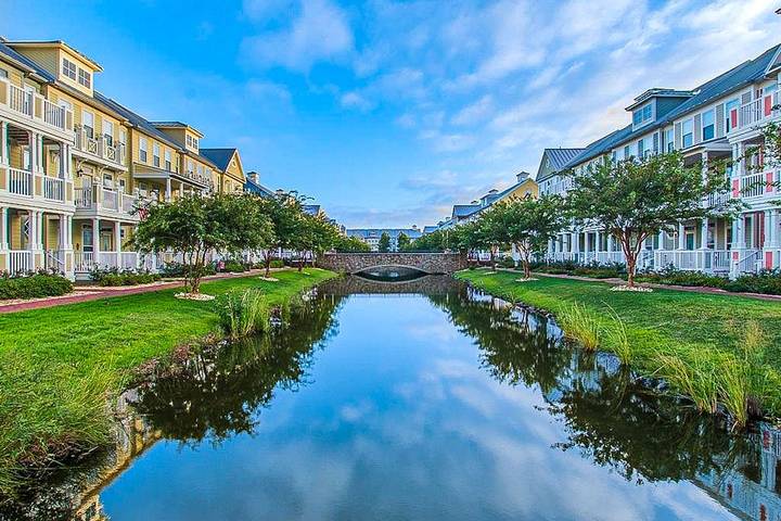 Vacation rental for 12 people, with pool and balcony in Worcester County