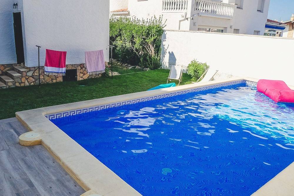 Nice Catalan villa with pool in Empuriabrava, Upper Empordà