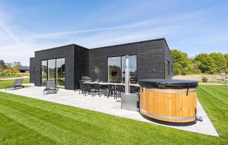 Ferienhaus für 10 Personen, mit Terrasse und Sauna sowie Whirlpool in Grenaa