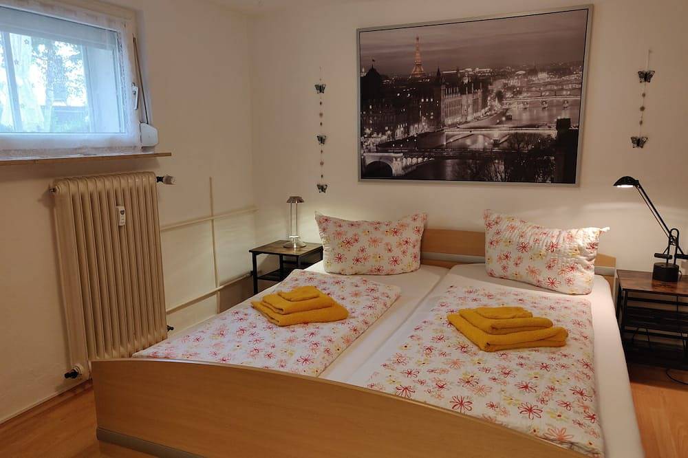 Ganze Wohnung, Kleine 3-Zimmer-Wohnung mit großer Terrasse, 150m zum See in Unteruhldingen, Uhldingen-Mühlhofen