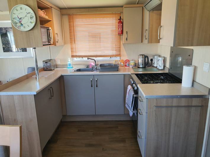 3-Bed Caravan, Sleeps 8 with Enclosed Decking in Thornton-Cleveleys, Lancashire