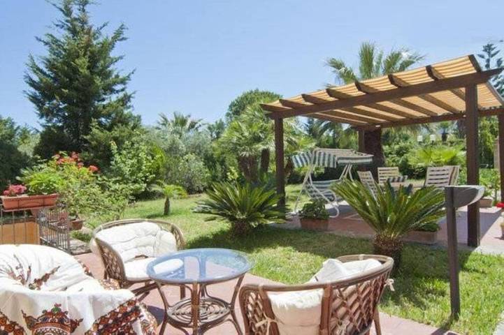 Villa voor 8 personen, with terras and zwembad as well as tuin - 1
