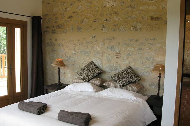 Location de vacances pour 4 personnes, avec terrasse ainsi que jardin et piscine à Saussignac - 2