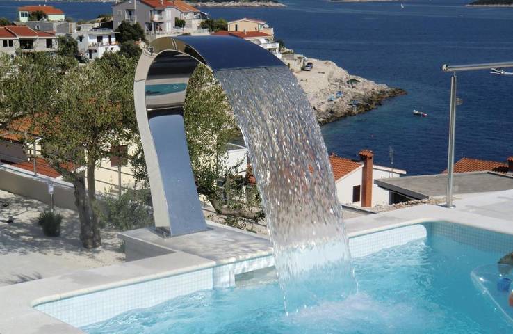 Villa pour 10 personnes, avec piscine ainsi que jardin et vue, animaux acceptés à Sevid