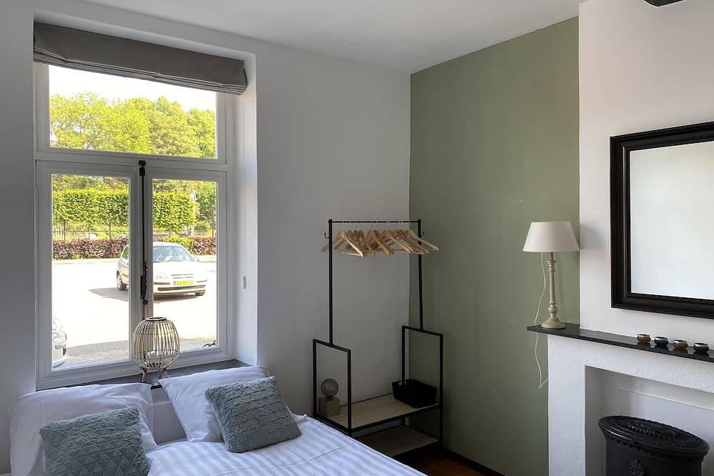 Geheel appartement, Authentieke woning (6p) met terras op ideale uitvalsbasis vlakbij Maastricht in Eijsden, Limburg