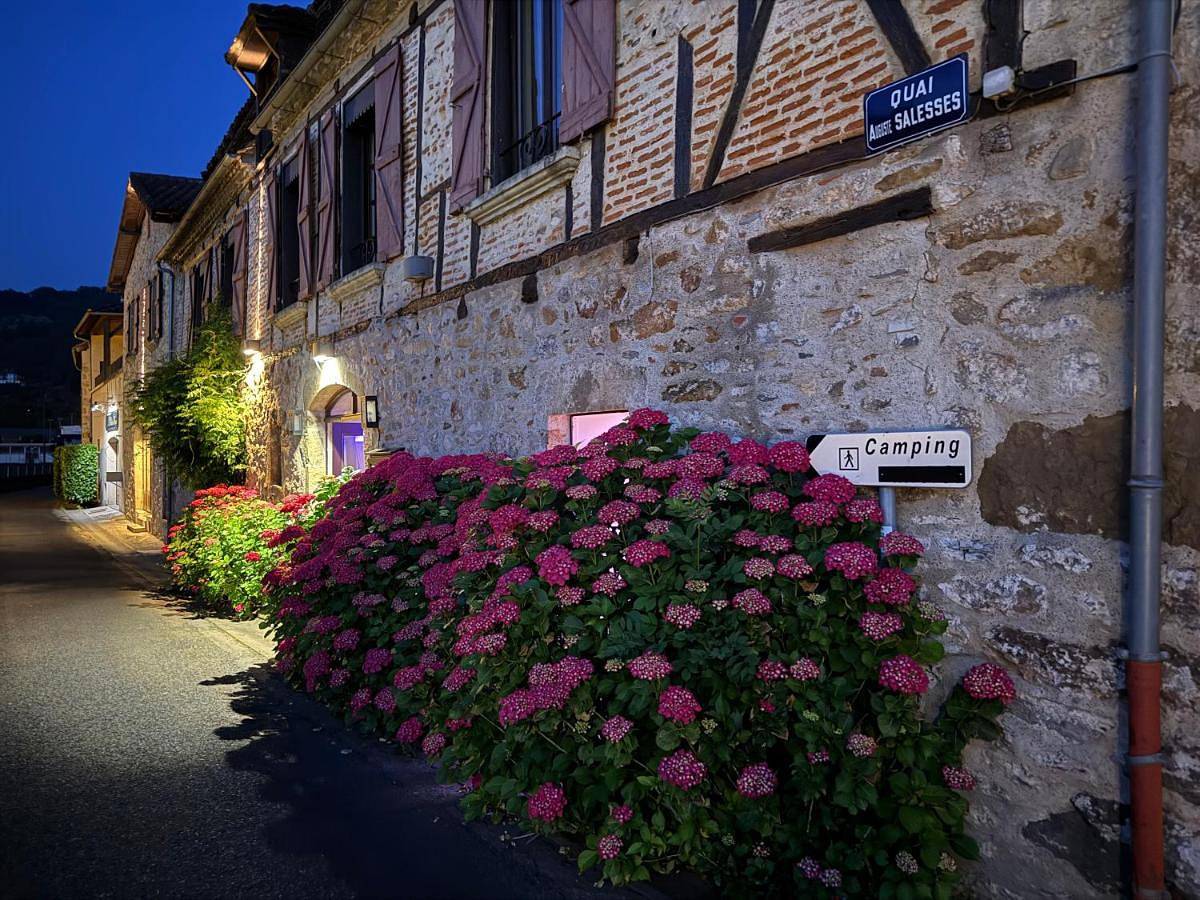 Le Victor Hugo - Hôtel et Restaurant - Logis Hôtels in Saint-Céré, Lot