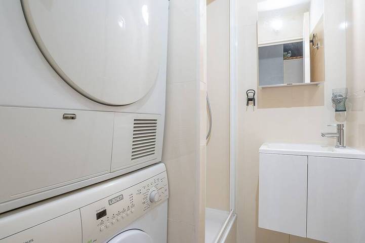 Gîte pour 4 personnes, avec terrasse ainsi que jardin et piscine dans Golf De Cap Esterel - 3