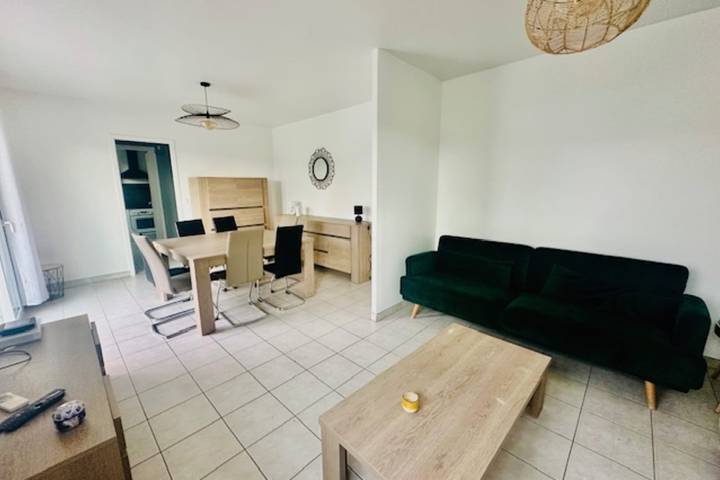 Location de vacances pour 6 personnes, avec jardin à Périgny