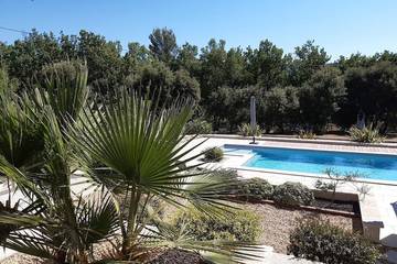 Cottage pour 4 personnes, avec piscine ainsi que jardin et terrasse à Beaumettes