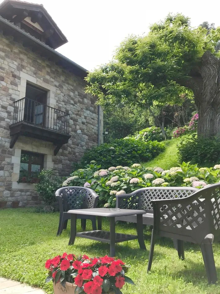 Alojamiento y desayuno para 4 personas, con jardín además de vistas y terraza - 1